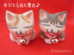 猫の印鑑立て:キジとら白と黒白