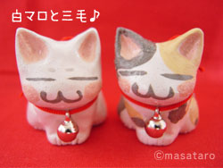 猫の印鑑立て:白マロと三毛