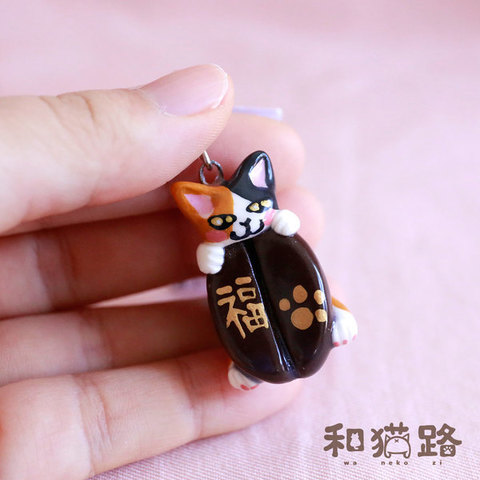 特大珈琲豆と猫ストラップ